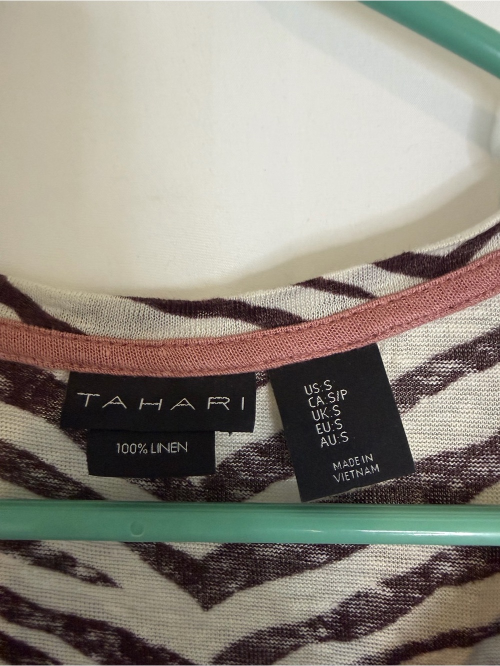 Tahari 100% Linen Brown and Off-White Zebra Print V-Neck Short Sleeve Top - Picture 3 of 6